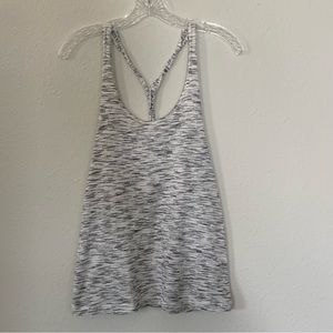Lululemon Scoop neck Twist on the back size 4 Tank Top